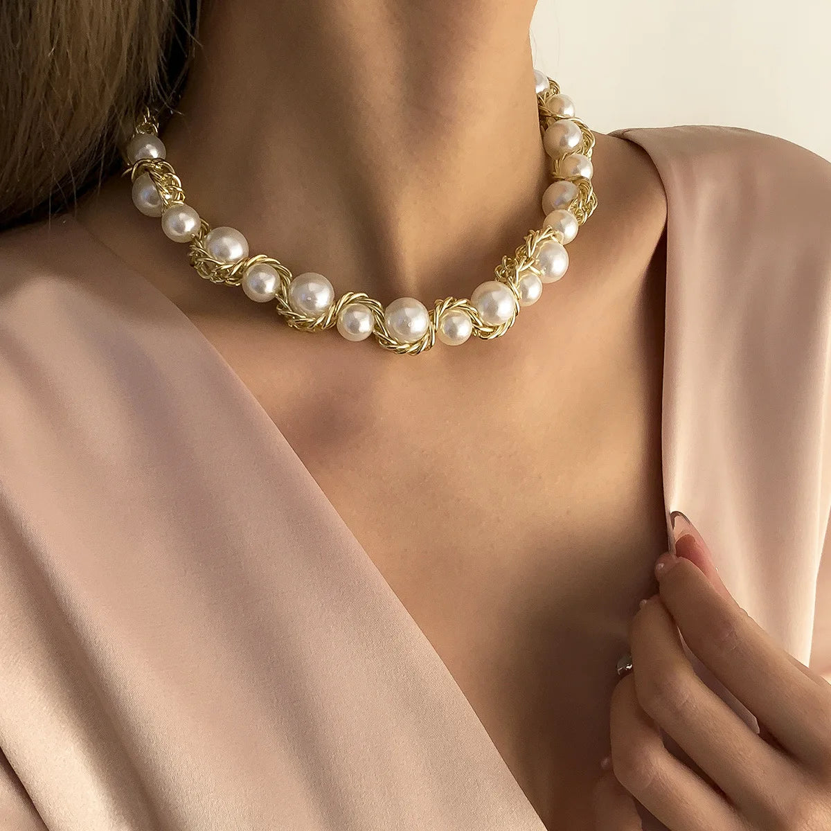 Simulated Pearl Sweater Necklace